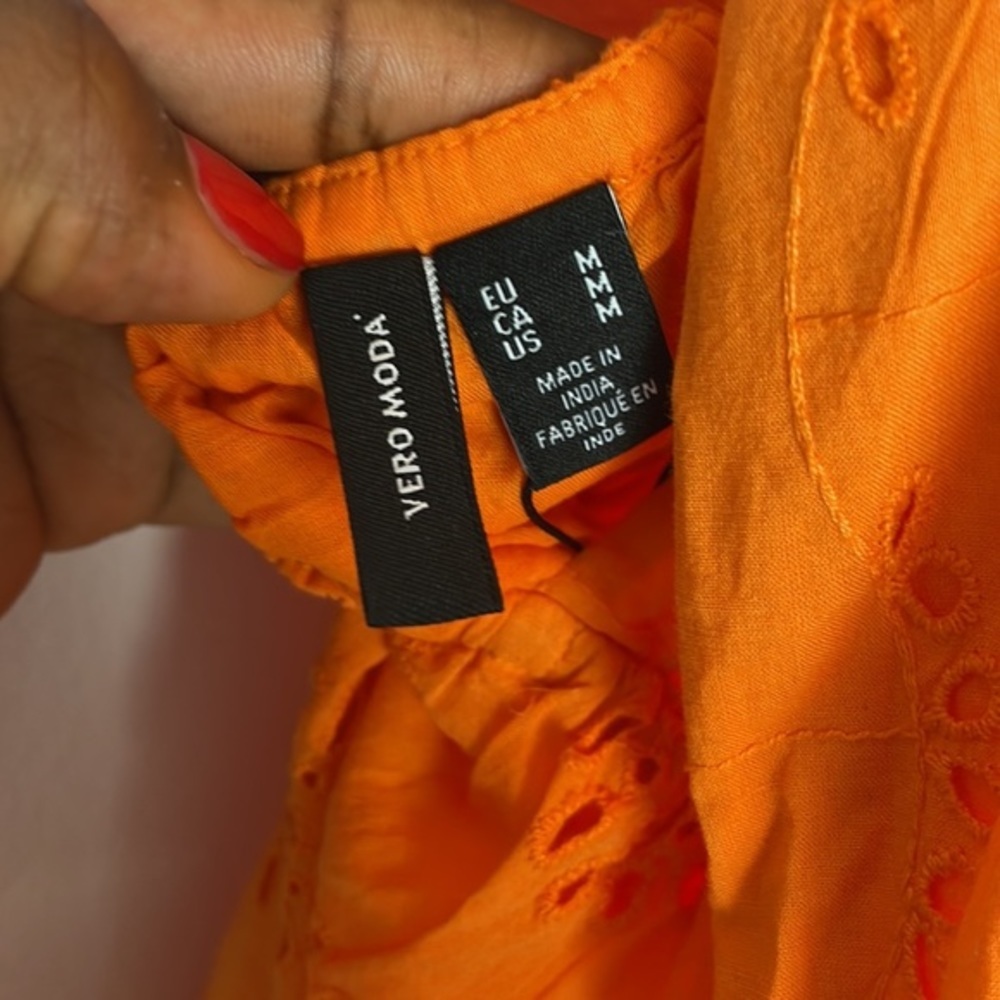 NWT Vero Moda Eyelet Ruffle Dress with Open Back - Picture 5 of 8